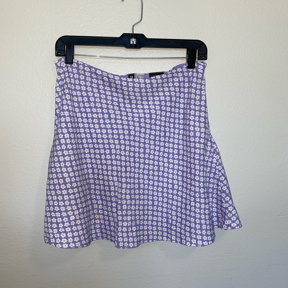 H&M (Divided) circle skirt size 10. Purple with white flowers